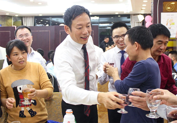 不負(fù)韶華，砥礪奮進(jìn)，共筑青春夢(mèng)，活力常青樹(shù)